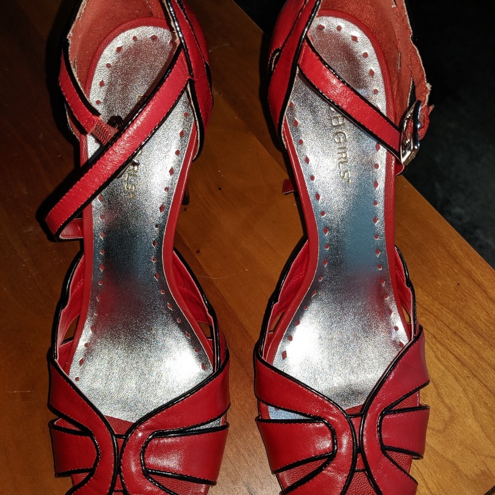 BCBGirls red pumps like new